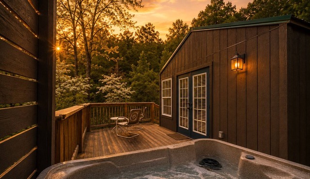 Creekside Cabin W/Pool Access & Hot Tub Near Thunder Ridge Sleeps 4 in Blue Eye