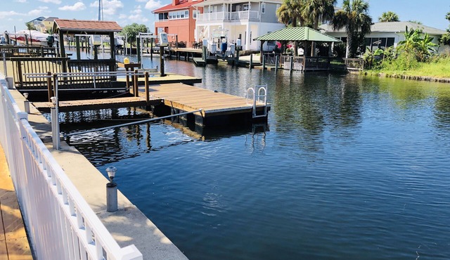 DOCK*DEEP WATER ACCESS BBQ, 3 TVs*FREE WIFI. in Hudson