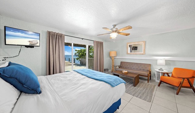 Dockside Marina Studio in Sebastian