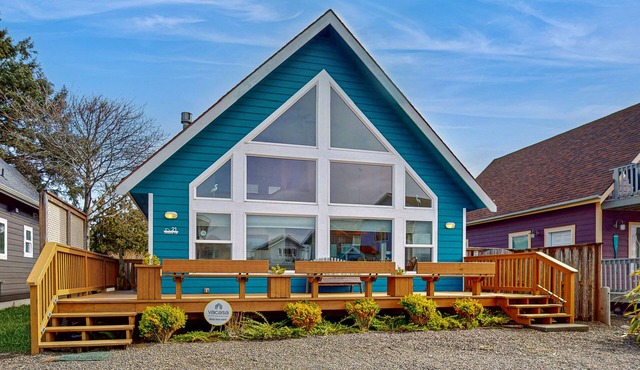 Dog-friendly cottage with WiFi, fireplace, full backyard, & ocean views in Pacific Beach