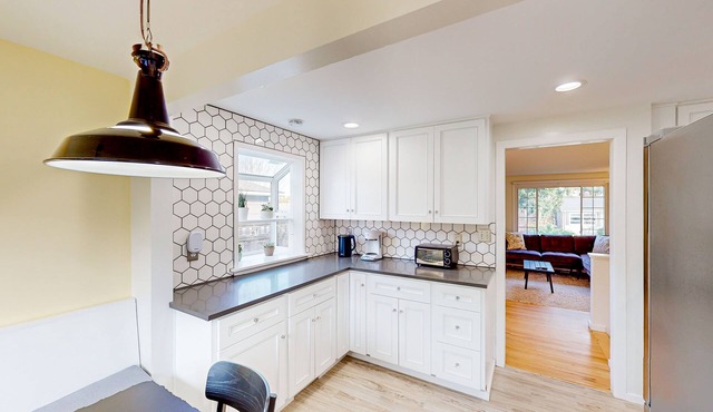 Dog-friendly quiet West Seattle home next to the park & close to Alki Beach in Seattle