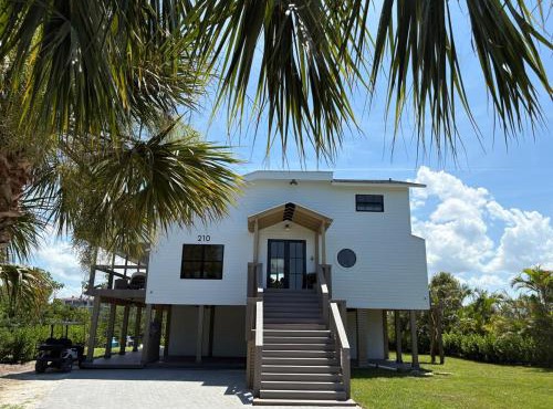 Don Pedro Island Canal dock and 5 Min to Beach in Englewood