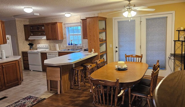 Doniphan/Current River 3br/2ba Rural Getaway 50 acre Ryan's Ranch in Doniphan