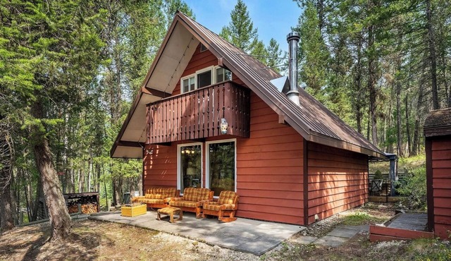 Dorothy in the Woods | Fire Pit | Fireplace | Yard in Edgewater