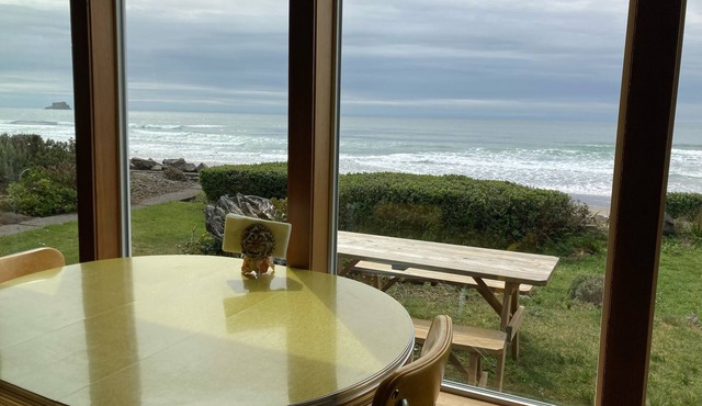 Dot's Beachfront Bungalow Off-Grid Haven in Arch Cape