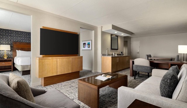 DoubleTree by Hilton Pittsburgh - Green Tree in Pittsburgh