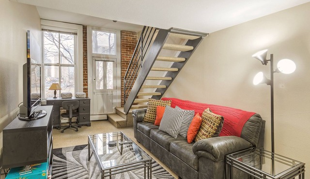 Downtown Five Points Trendy Urban Space - Sleeps 4 in Denver