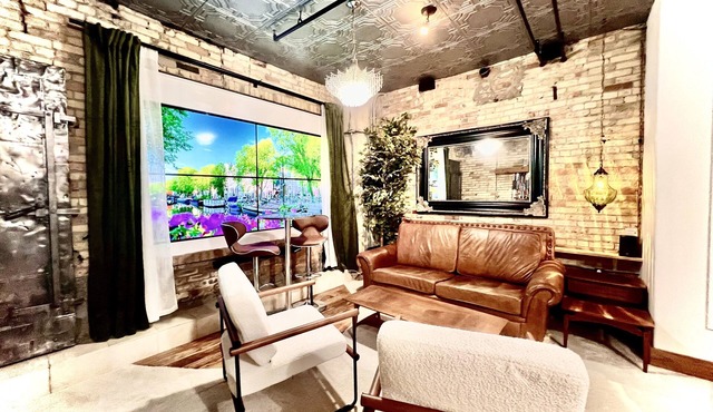 Downtown GR - parking, fitness center, hot tub, rooftop pool deck included in Grand Rapids