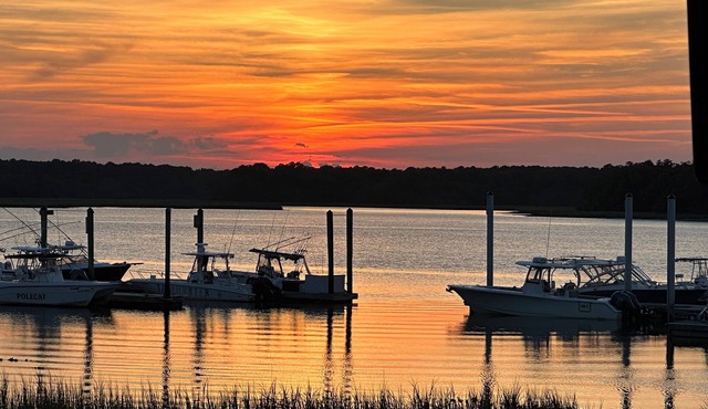 EASY WALK TO THE BEACH - PETS WELCOME - STEPLESS - PRIVATE ENCLOSED PATIO in Hilton Head Island