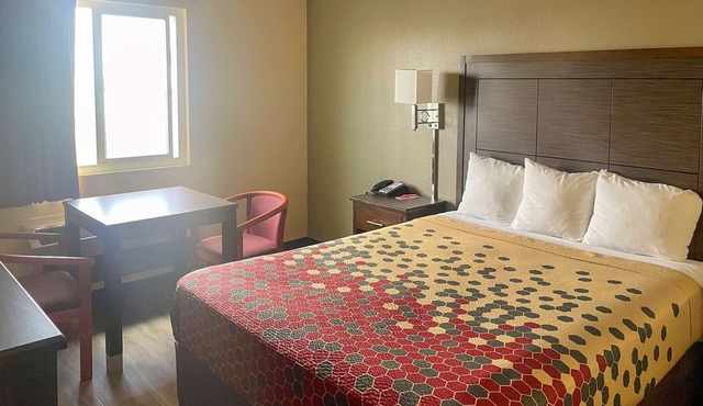 Econo Lodge Inn & Suites Corning Travel Center in Corning