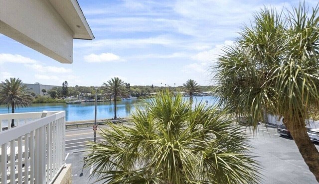 Excellent 1-bedroom 1-bath condo with AC in Indian Rocks Beach in Indian Rocks Beach