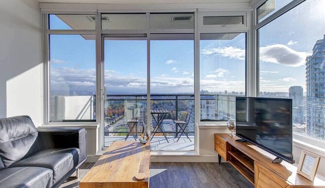 Executive 1BR + Den with Panoramic Balcony, Pool & Gym in Metrotown in Burnaby