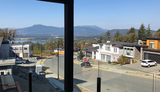 Executive living in Duncan