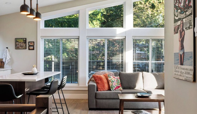 Executive Suite! Luxurious space w/private deck. Stroll to shops & restaurants. in Surrey