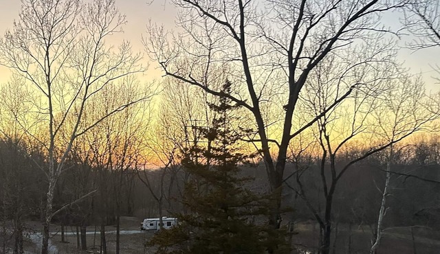Experience Glamping in style. Private Hot tub spa! Private lake -Pet Friendly in De Soto