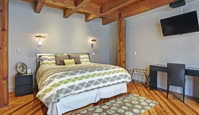 Experience luxury in the Torino Suite, a cozy 1-bedroom escape in charming Saugatuck. in Saugatuck