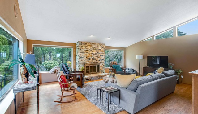 Exquisite Home with Top of the World Views Free WiFi Washer Dryer in Tillamook