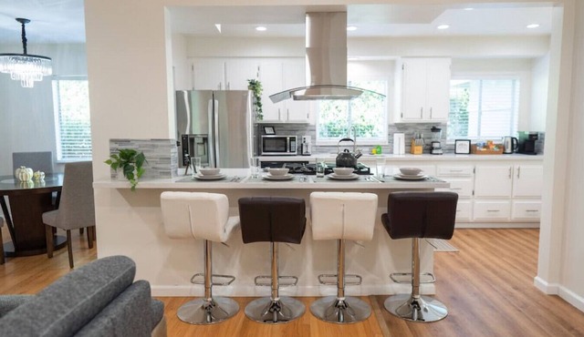 FULLERTON GEM: SPACIOUS 3BR HOUSE w/GARAGE & FENCED YARD/PATIO p56 in FULLERTON