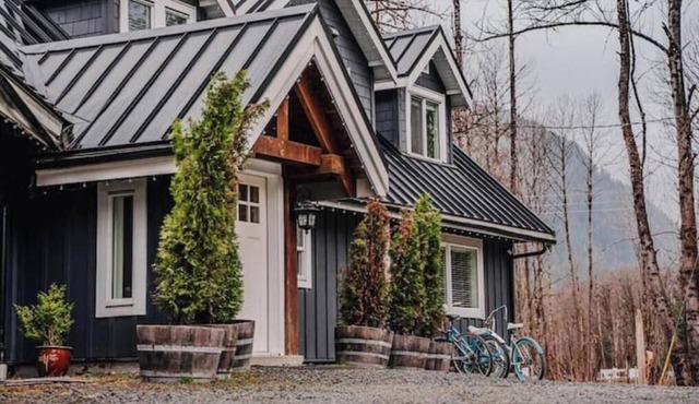 Glacier Valley Farm 4 Bed in Upper Squamish Valley