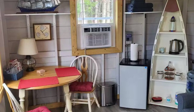 Great Lakes Tiny House Cozy 1-bedroom cabin in peaceful West Branch with AC in West Branch