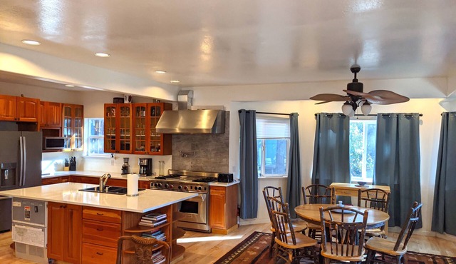 Great multi level home - Central heat & A/C, wi-fi, pool table, pets OK in Avery