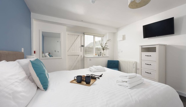Gwenver, B&B - a hotel room that sleeps 2 guests in 1 bedroom in Cape Cornwall