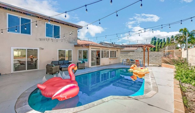 Heated Pool, 5 mins to South Coast Plaza, SA4 in Costa Mesa