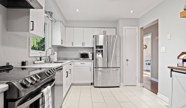 Henley House | 8 ppl | Patio & Firetable | Near Rowing, Brock, Beach, NHS in St. Catharines