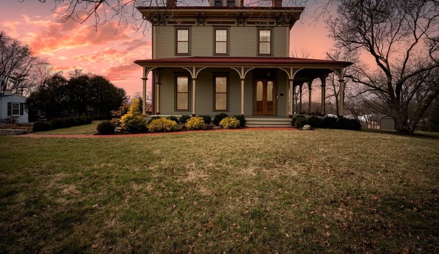 Historic and Gorgeous 4Bdrm 4Bthrm Home close to ISU. in Normal
