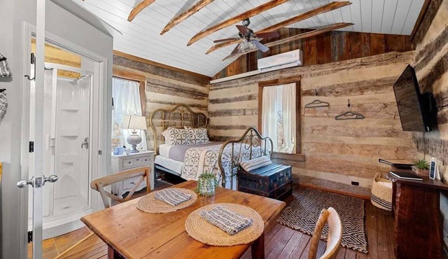Historic Augusta Log Cabin | Wine Country in Augusta