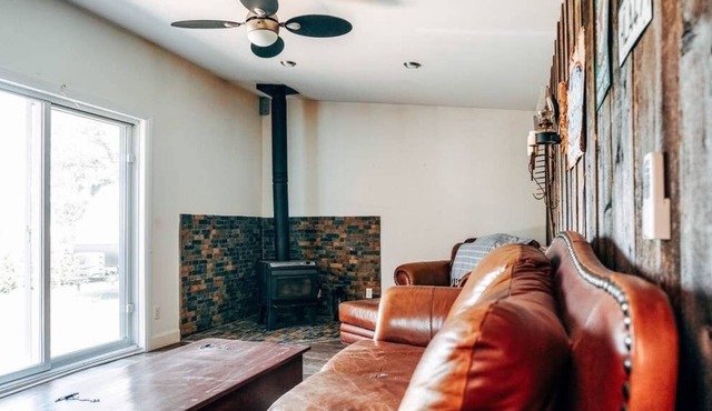 Historic Log Cabin: Country Escape in Saint-Hippolyte