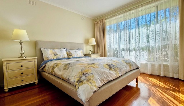Home in Doncaster with Gardens, Near Shops & Transport in Doncaster