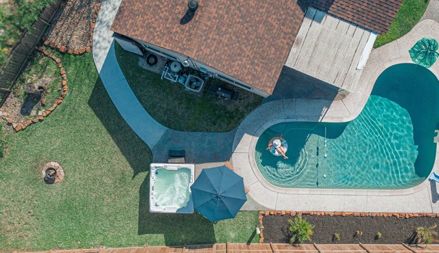 HoustonGem ● Dreamy Pool + Jacuzzi ● Wifi ● 6beds in Houston