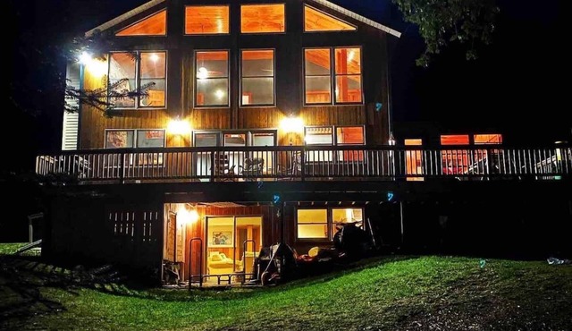 Huge Mooselookmeguntic Lakefront - Sleeps 12 - Dock - Saddleback Ski-Snowmobile in Oquossoc