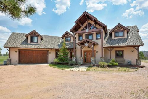 Idyllic Florissant Cabin w/Patio & Hot Tub! in Florissant