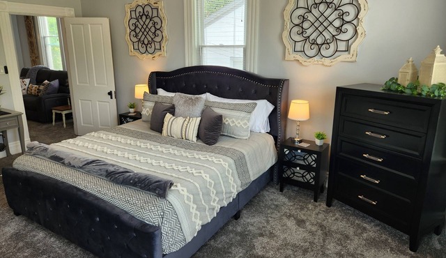 Immaculate New Apartment Comfortable Stay Just 3 Miles from Downtown in Cincinnati