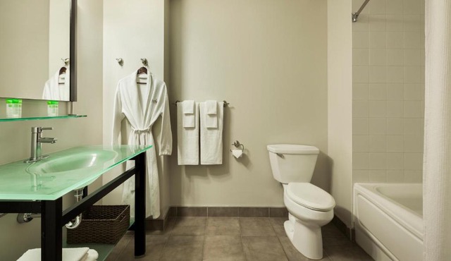 Imperia Hotel & Suites Saint-Eustache in Saint-Eustache
