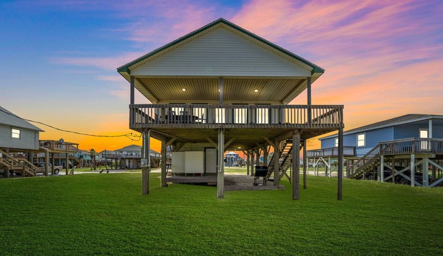 Jolly Roger|BeachBox|Close Beach Access/Firepit! in Freeport