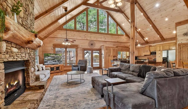 Kick Aska Lodge・Hot Tub・Firepit・Game Room・Secluded in Cherry Log