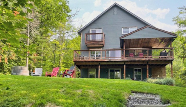 L'Exode au Ruisseau | 4season Spa | Lake | PoolTable | AC |In/Out Fireplace| BBQ in Saint-Adolphe-d'Howard