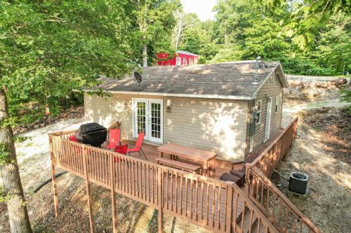 Lake Cabin & Dock - A True Ozarks Experience! in Barnett