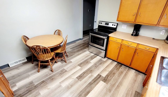 Lake Erie Fisherman’s Retreat – 3BR Home in Vermilion with boat parking space. in Vermilion