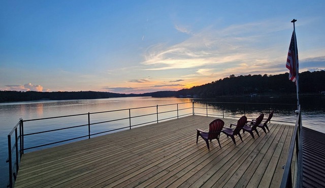 Lake Hartwell House-Dog Friendly-Hot Tub-Private Dock-Optional Pontoon Rental in Westminster