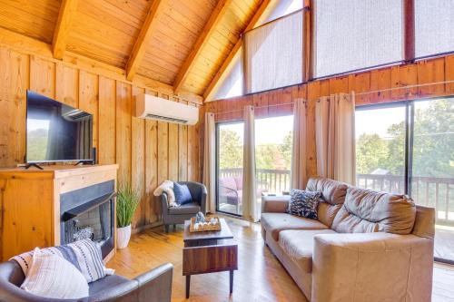 Lake Keowee Retreat: Idyllic Six Mile Cabin! in Six Mile