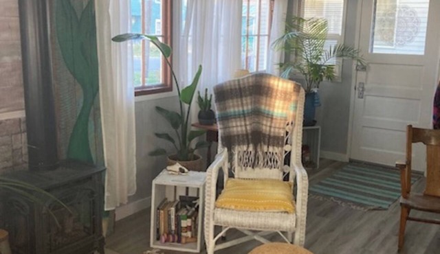 Lake Life for Two -Walk to Marina + Close to Beach in Lakeview
