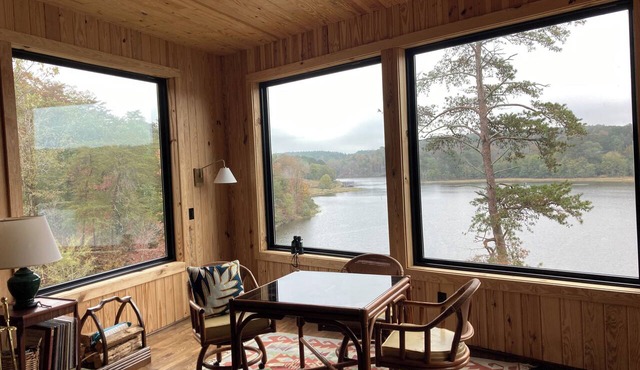 Lakefront Cabin - Elevated Design and Breathtaking Views in Northport