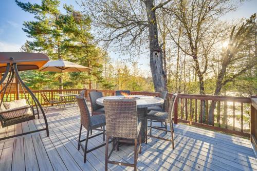 Lakefront Cabin w/Dock, Fire Pits in Danbury! in Danbury
