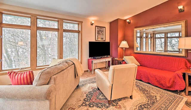 Lakefront Stevens Point Cabin, 1 Mi to Trails! in Stevens Point