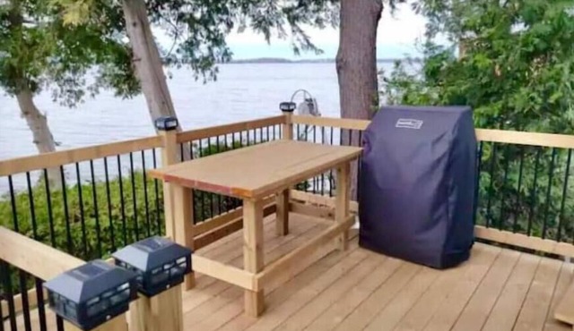 Lakeside Cottage Getaway South Shore Lake Scugog in Caesarea