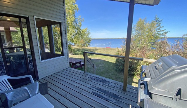 "Lakeside Landing" Escape to paradise in Seven Sister Falls